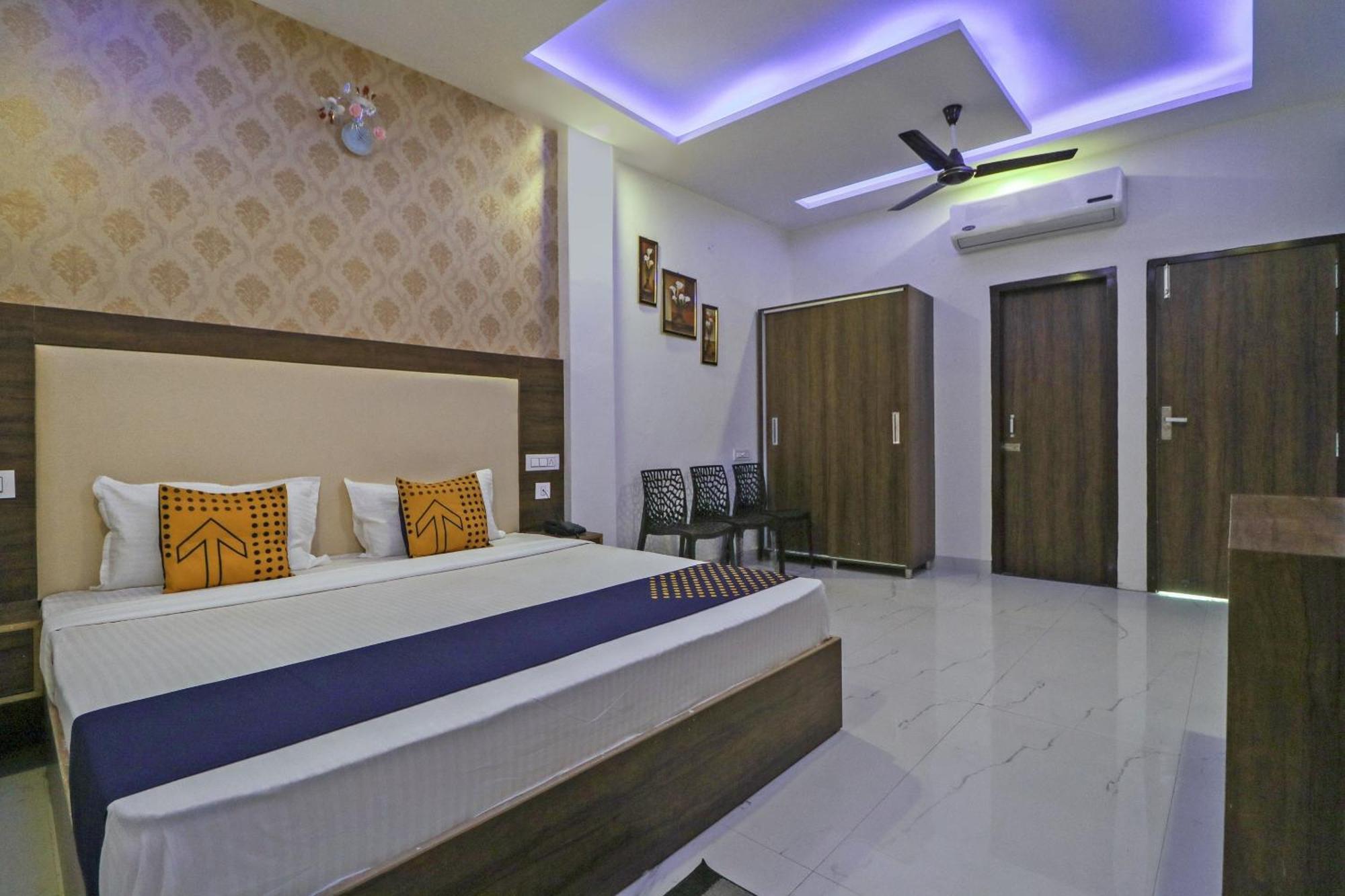 Spot On Hotel White Rose Zirakpur Buitenkant foto